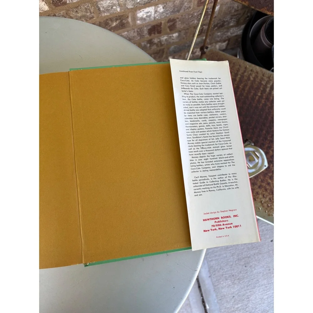 Illustrated Guide to Collectibles of Coca-Cola Cecil Munsey Hardcover 1972